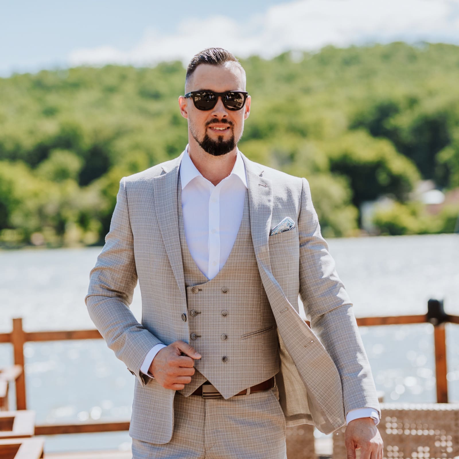 Pánsky oblek z predajne oblekov KIRI v Nitre